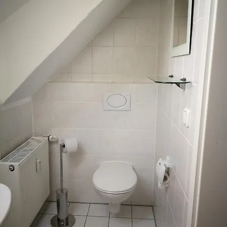 Helle, Gemutliche Dachgeschoss Apartman *